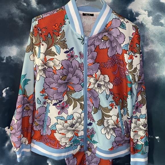 New: Avon Mark Pants Suit - Picture 2 of 9